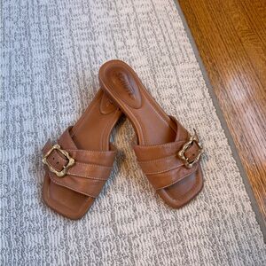 Schutz Wavy Flat Sandals Size 7